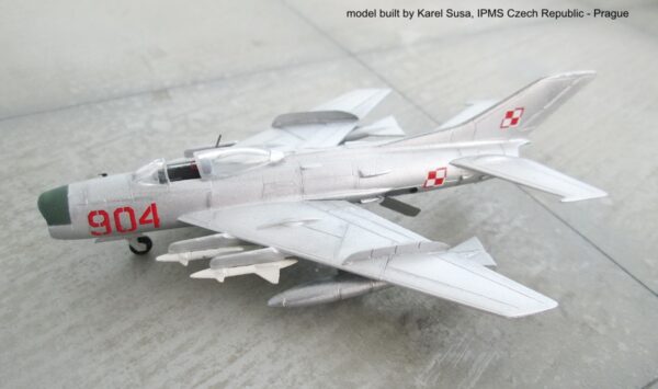 Model: MiG-19PM - Image 3