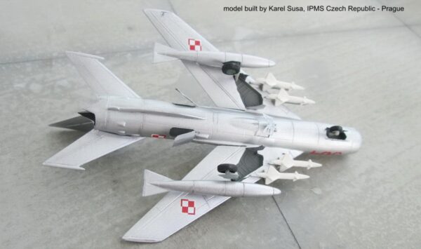 Model: MiG-19PM - Image 4