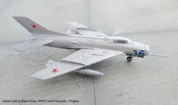 Model: MiG-19S - Image 3